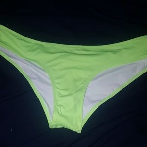 Victoria's Secret Bikini Bottom NWOT Ruched Back L